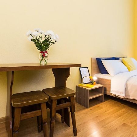 Modern 2Br Apartment In Central Lviv Exterior photo