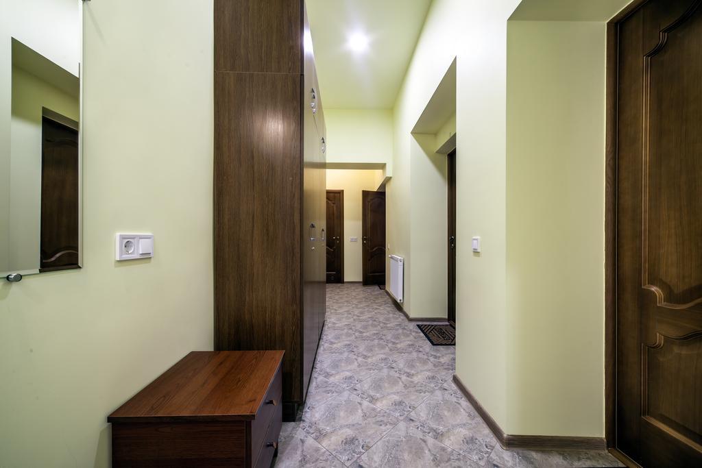 Modern 2Br Apartment In Central Lviv Exterior photo